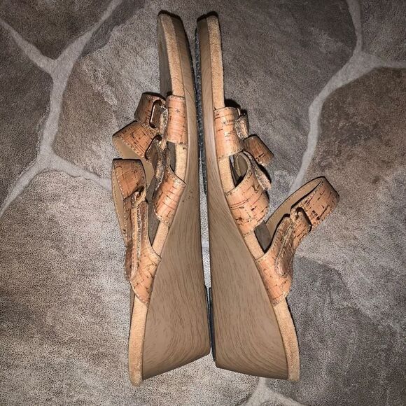 Vionic strappy tan wedge ortho arch support size 7 sandals - Picture 4 of 4